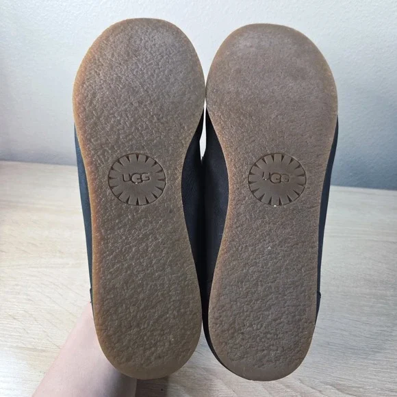 UGG Leather Slip On Flats Black Scalloped Edge Loafers Size 9 - Picture 8 of 9